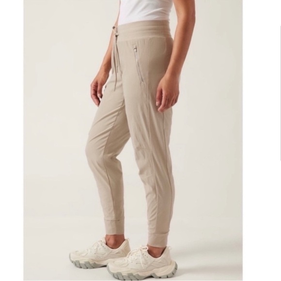 Women’s ATHLETA Trekkie North khaki joggers- Size 6 TALL - Picture 5 of 10